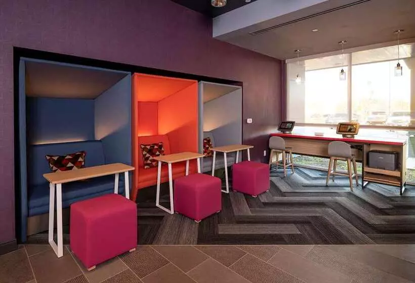 هتل Tru By Hilton Phoenix Glendale Westgate, Az