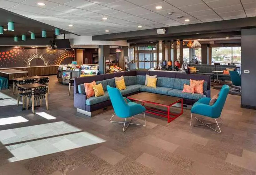 هتل Tru By Hilton Phoenix Glendale Westgate, Az