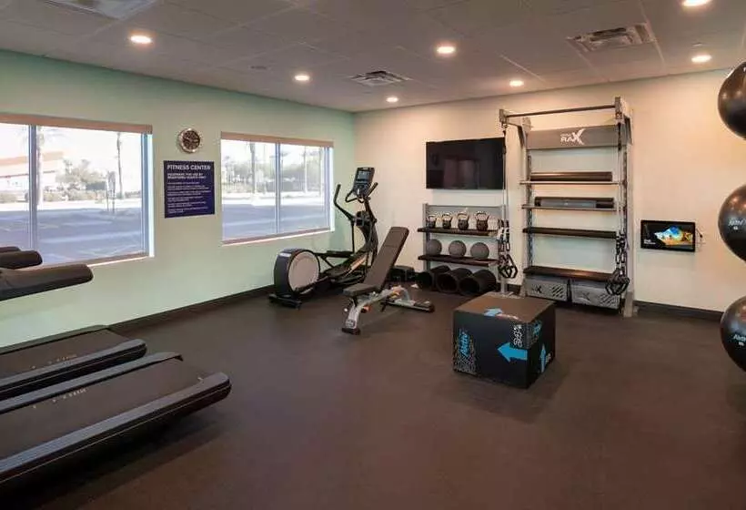 هتل Tru By Hilton Phoenix Glendale Westgate, Az