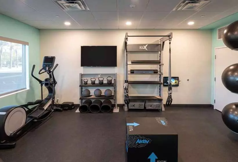 هتل Tru By Hilton Phoenix Glendale Westgate, Az