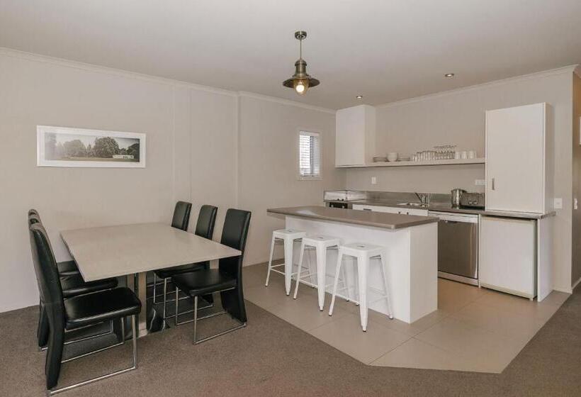 South Street West Motel