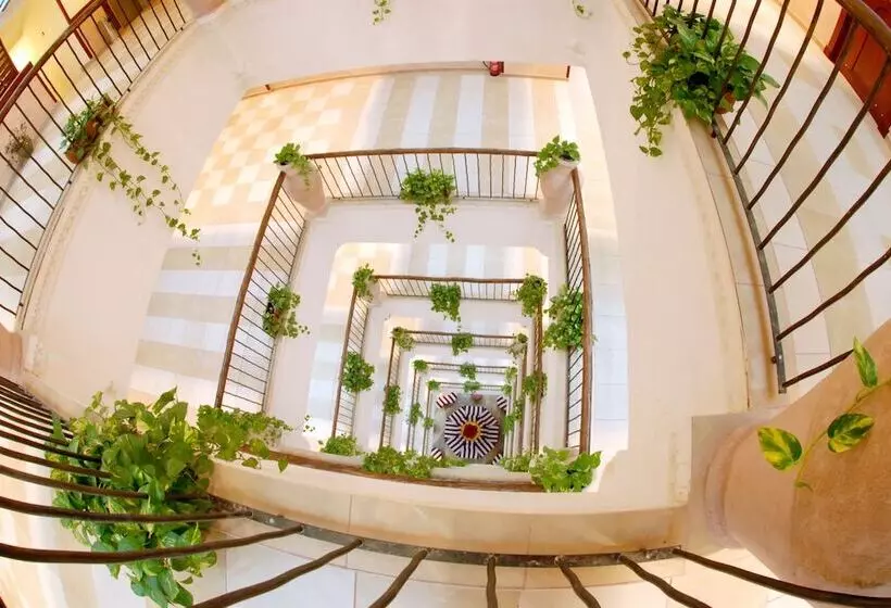 هتل Al Liwan Suites