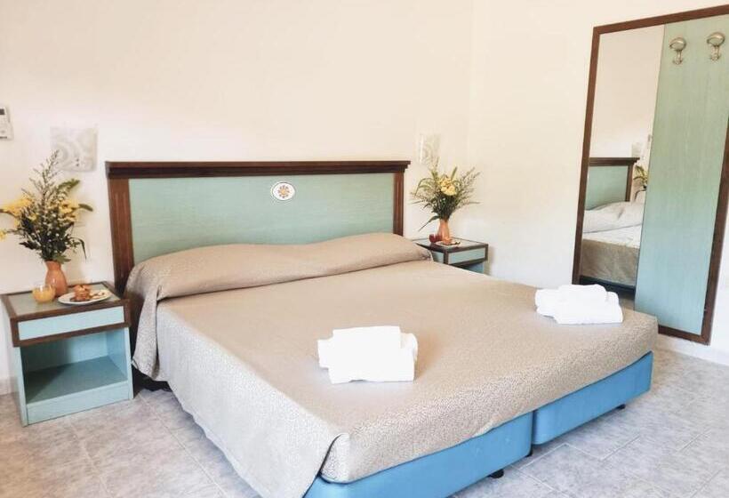 هتل Club Baia Dei Gigli