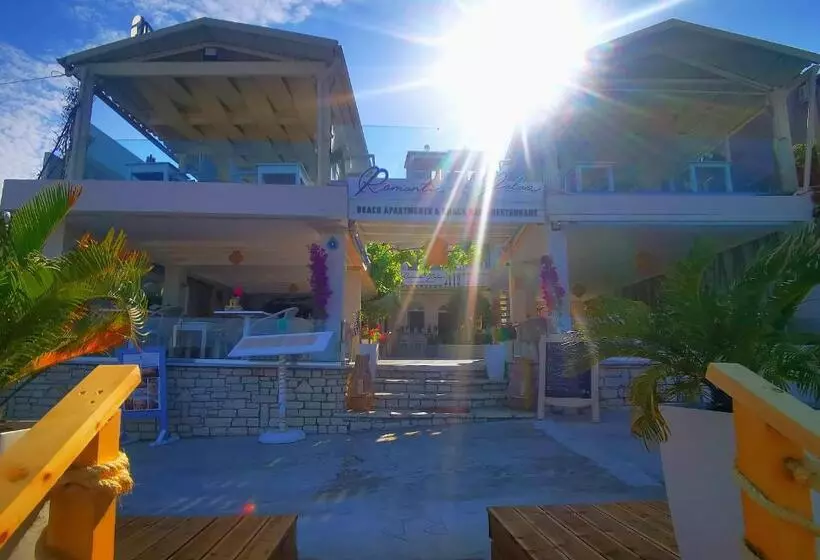 Отель Romantic Palace Beach Apartments