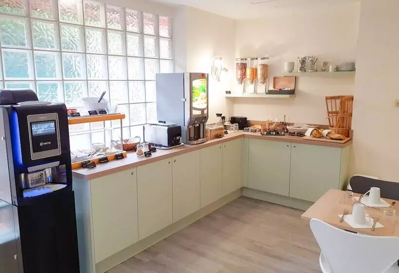 Отель Zenitude Hôtel Résidences Le Cannet