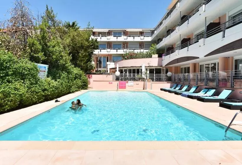 Отель Zenitude Hôtel Résidences Le Cannet