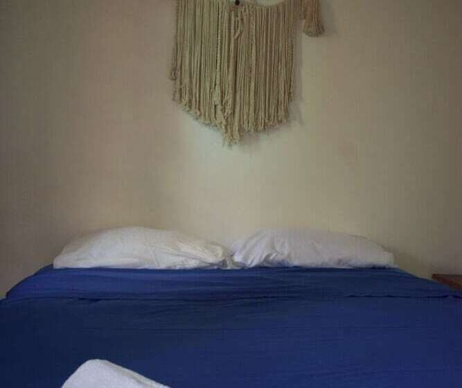 تختخواب و صبحانه Hostal La Malinche   Hostel