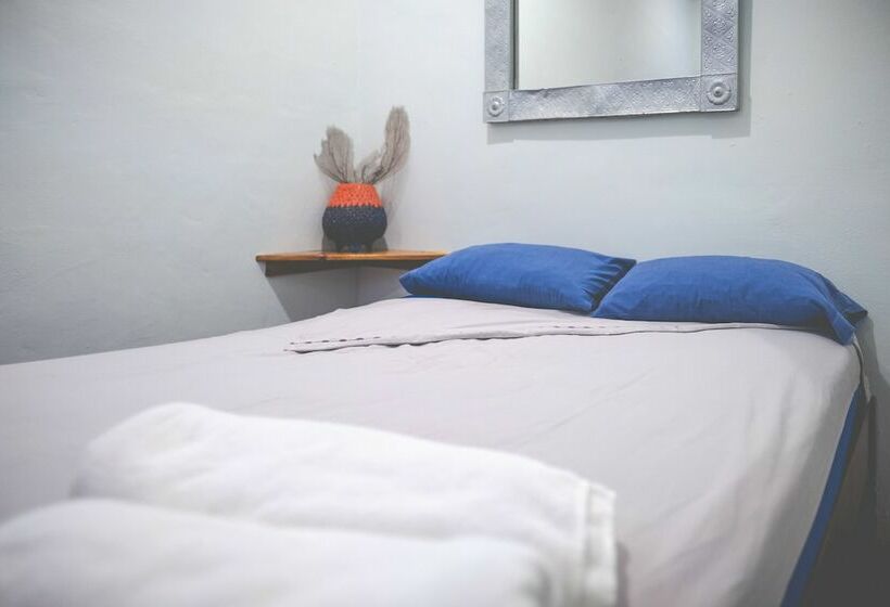 تختخواب و صبحانه Hostal La Malinche   Hostel