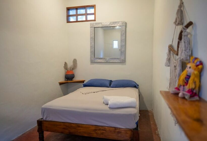 تختخواب و صبحانه Hostal La Malinche   Hostel
