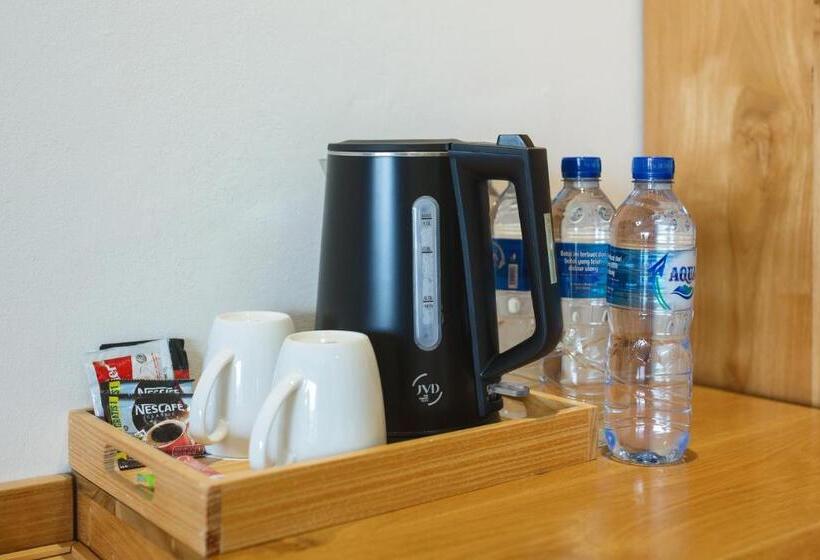 Giriwood Hotel & Villa