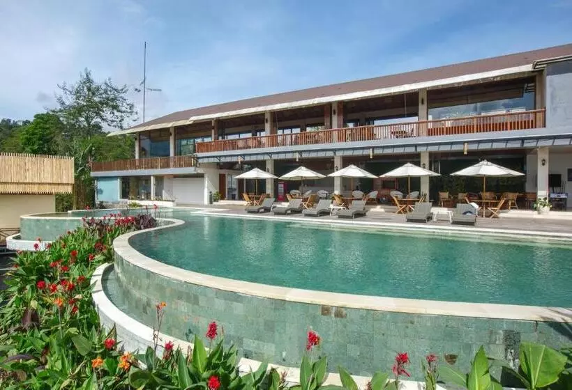 Giriwood Hotel & Villa