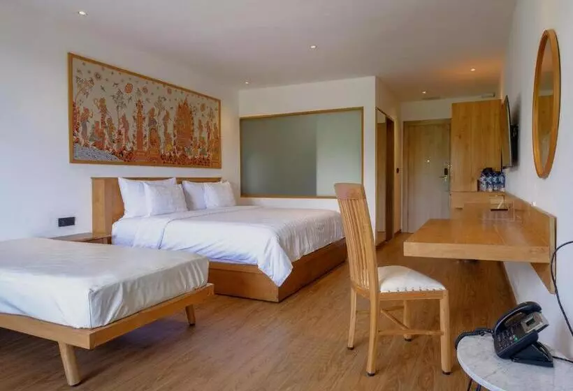 Giriwood Hotel & Villa