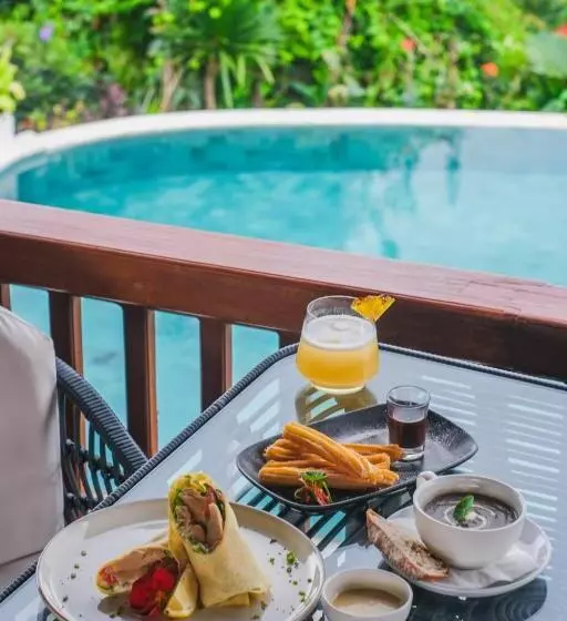 Giriwood Hotel & Villa