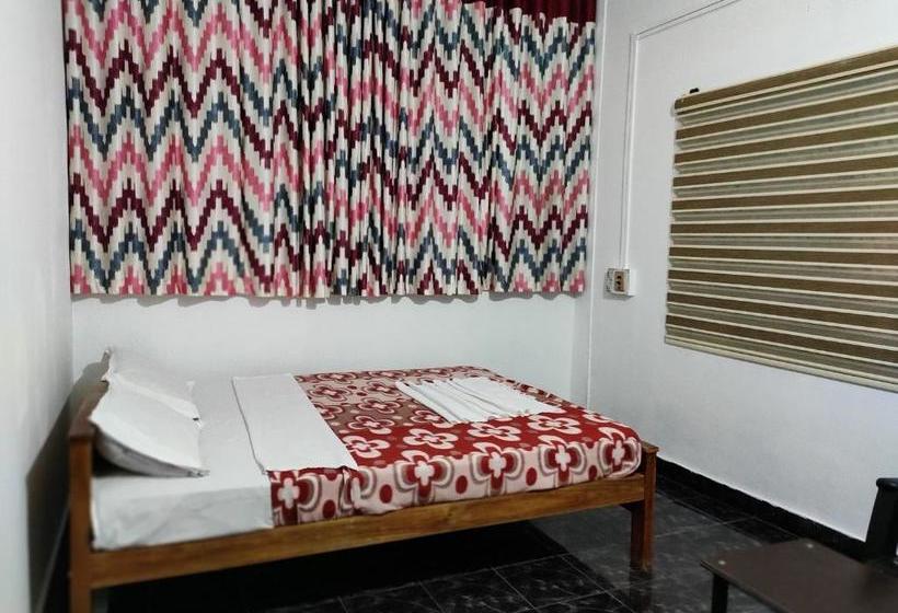 בית מלון כפרי Spot On Layali Tourist Home