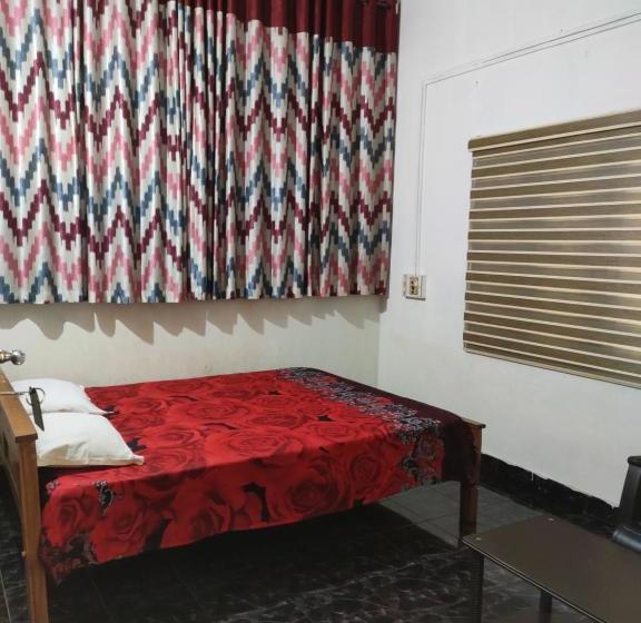 בית מלון כפרי Spot On Layali Tourist Home