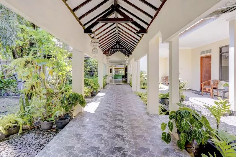 Hotel Lumajang Redpartner