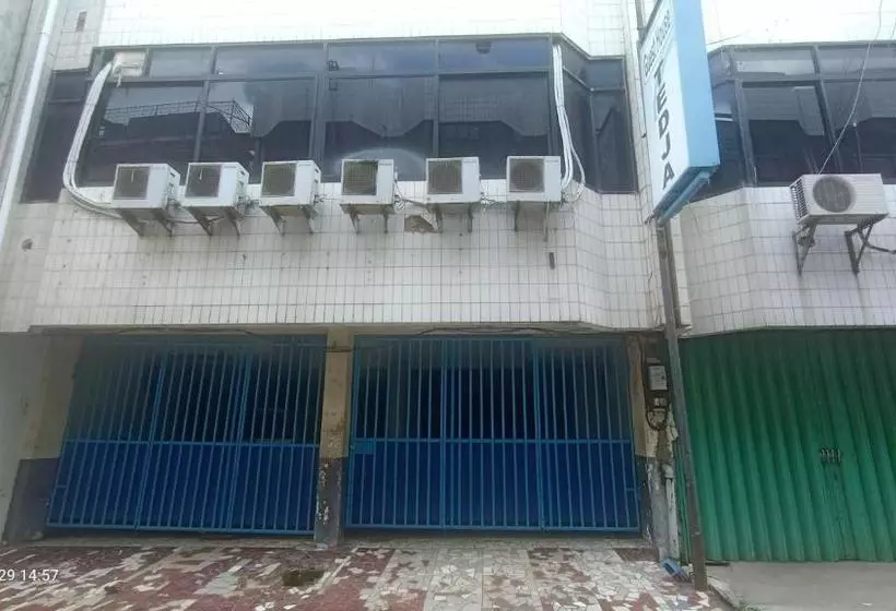 ホテル Oyo 90264 Tedja Guest House