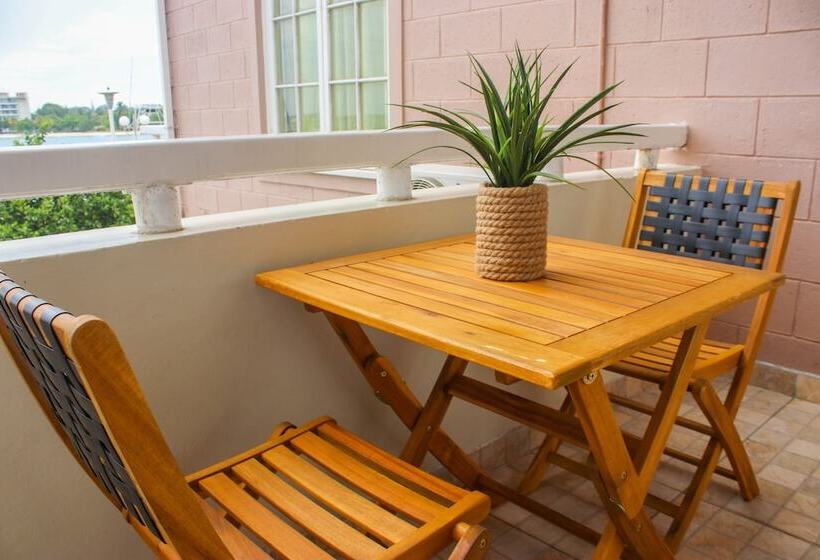 هتل Fisherman S Point Beach Resort