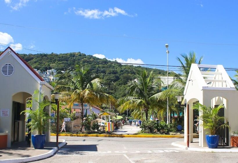 هتل Fisherman S Point Beach Resort