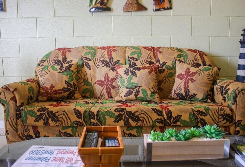 هتل Fisherman S Point Beach Resort