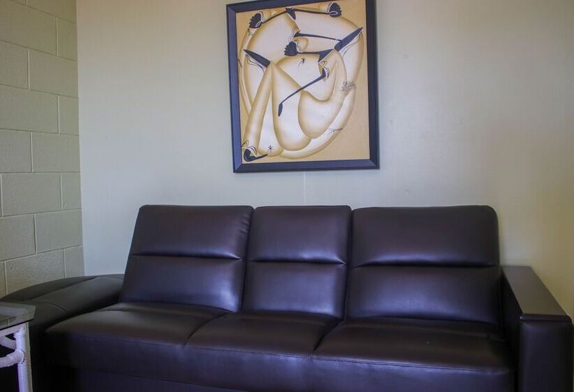 هتل Fisherman S Point Beach Resort