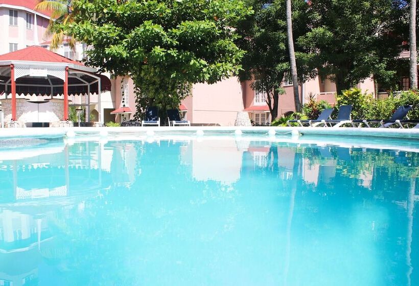 هتل Fisherman S Point Beach Resort