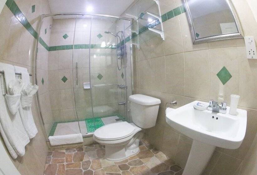 هتل Fisherman S Point Beach Resort