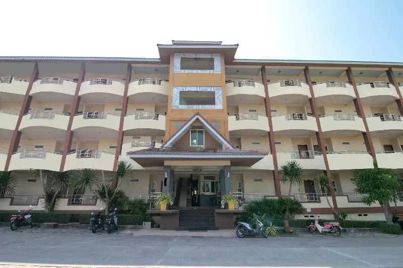 Hotelli Oyo 75387 4 Men Court