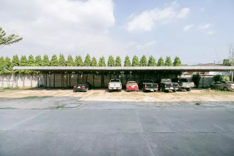 Hotelli Oyo 75387 4 Men Court