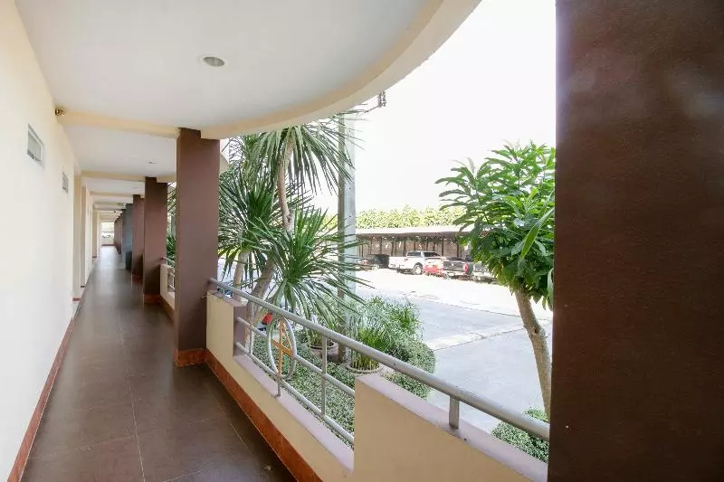 Hotelli Oyo 75387 4 Men Court