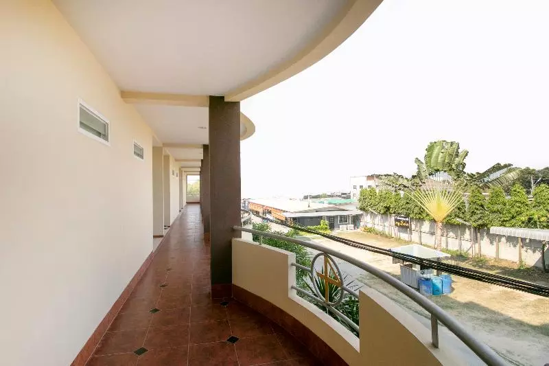 Hotelli Oyo 75387 4 Men Court