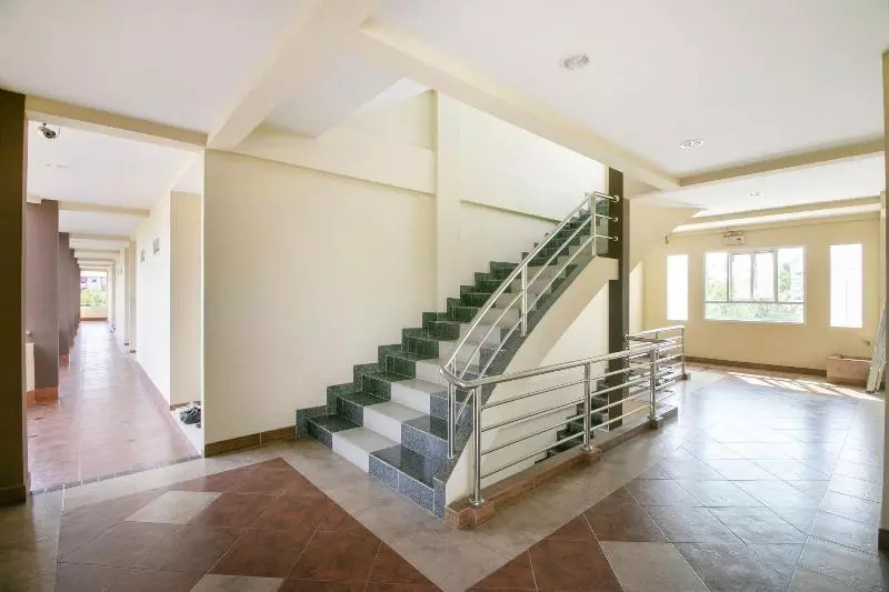 Hotelli Oyo 75387 4 Men Court