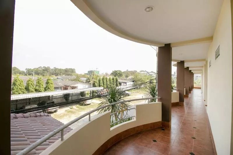 Hotelli Oyo 75387 4 Men Court