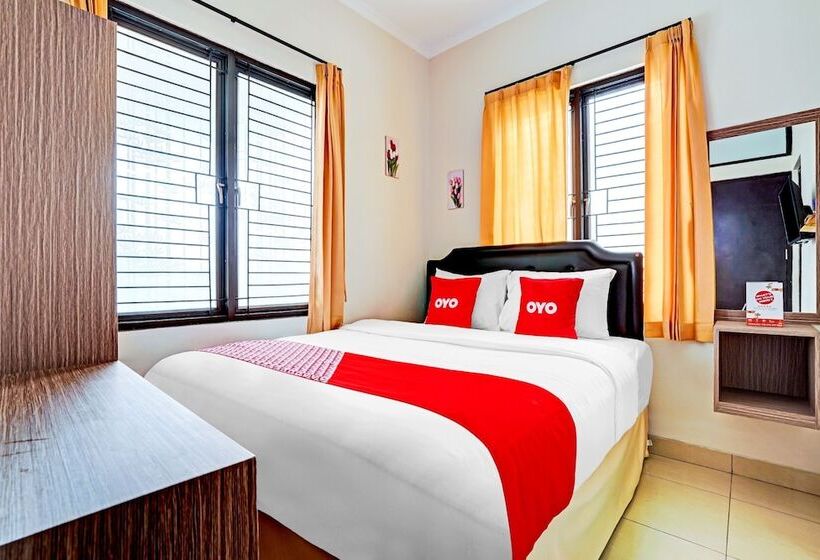 בית מלון כפרי Oyo 90211 Isidji Inn