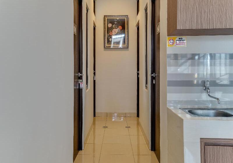 בית מלון כפרי Oyo 90211 Isidji Inn