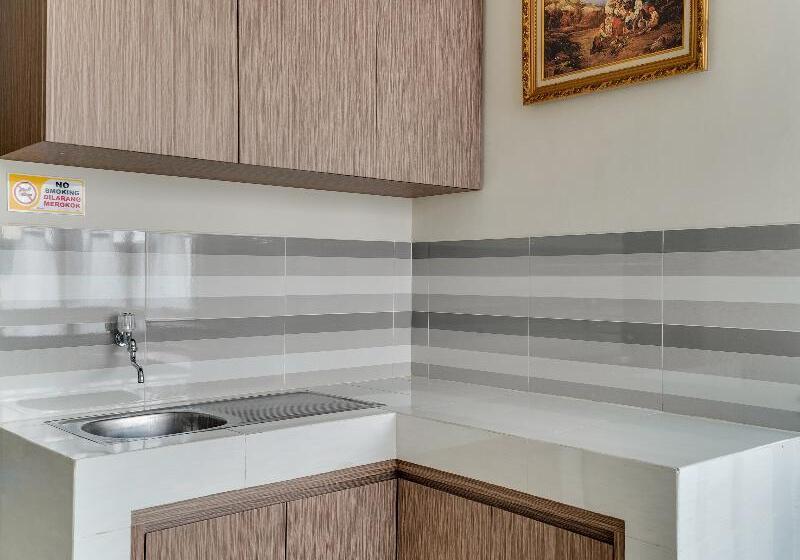 בית מלון כפרי Oyo 90211 Isidji Inn