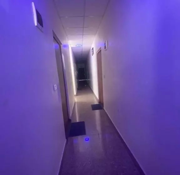 هتل Lushy Days Boom Camp