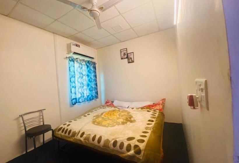 Отель Lushy Days Boom Camp