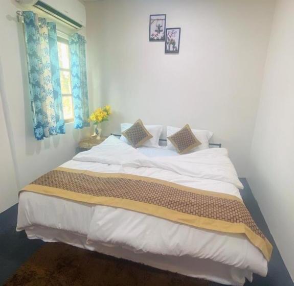 Отель Lushy Days Boom Camp