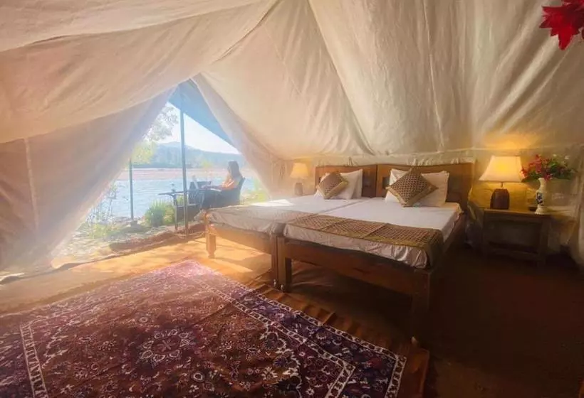 هتل Lushy Days Boom Camp