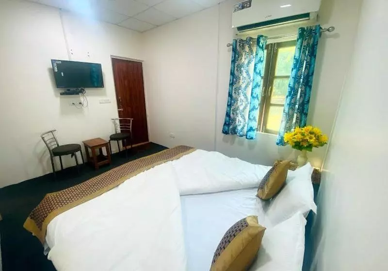 هتل Lushy Days Boom Camp