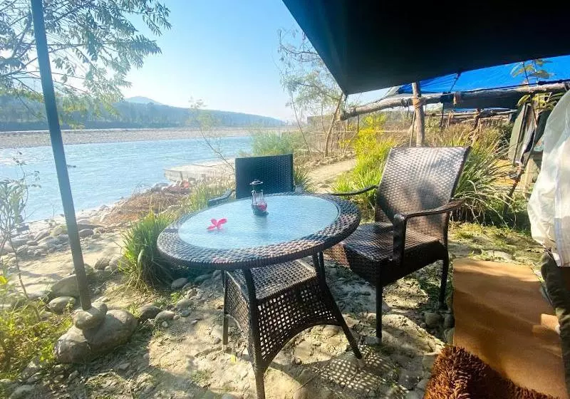 هتل Lushy Days Boom Camp