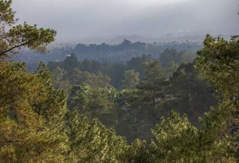 Hotelli Tira Vilagna Suites & Spa