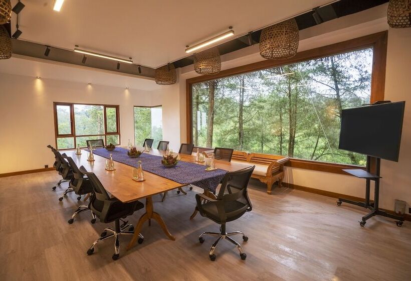 Отель Tira Vilagna Suites & Spa