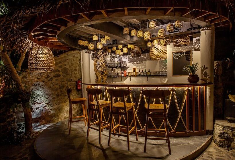 Отель Tira Vilagna Suites & Spa