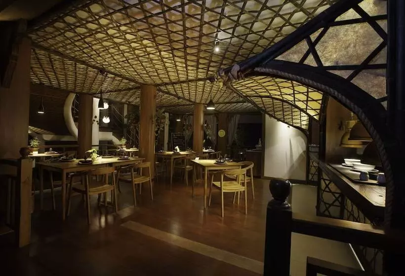 Hotelli Tira Vilagna Suites & Spa