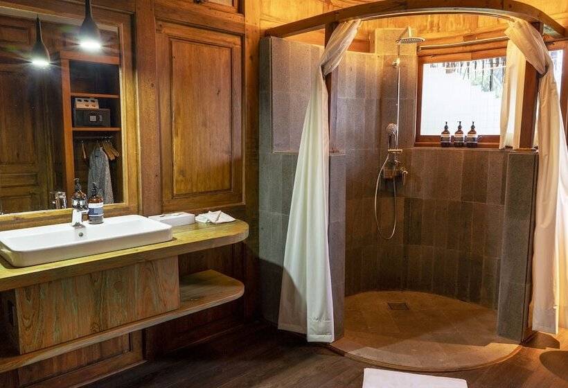 Отель Tira Vilagna Suites & Spa