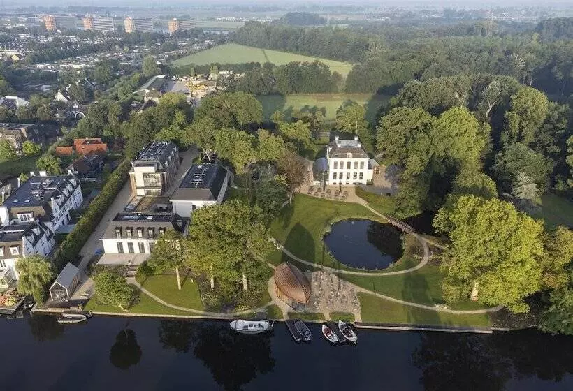 ホテル Flora Batava