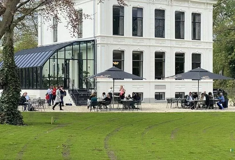 ホテル Flora Batava