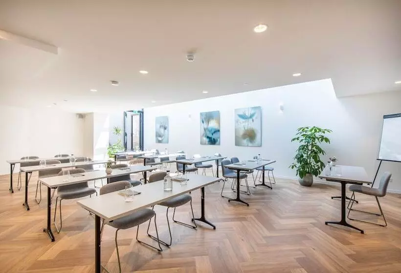 ホテル Flora Batava